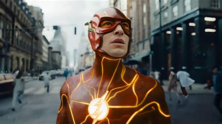 Does Flash beat zoom in the race?