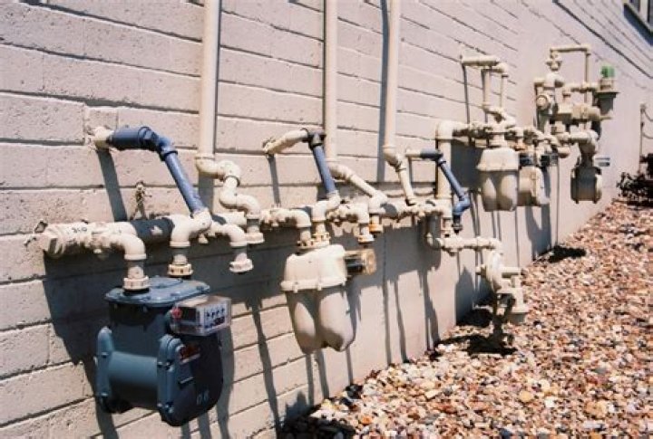 Does gas line need to be grounded?