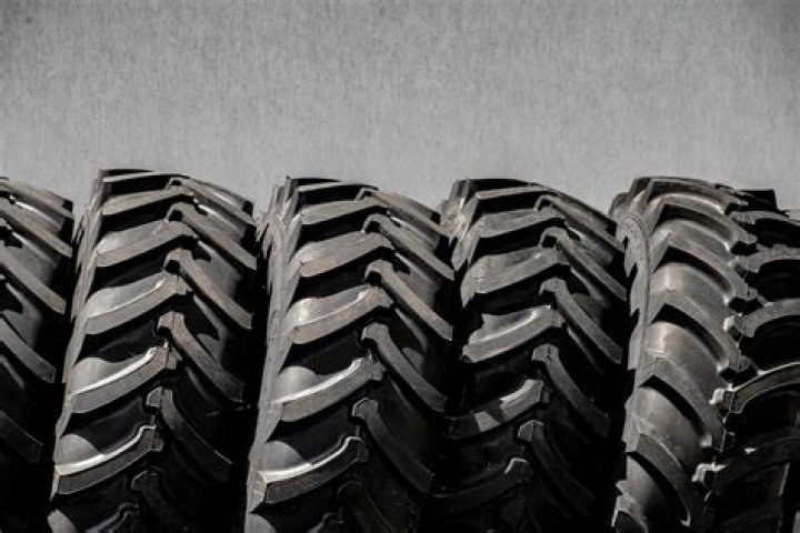 What is the difference between r1 and r4 tractor tires?